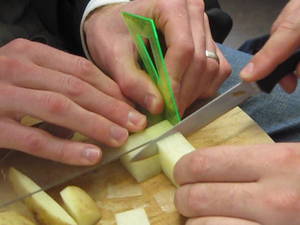 Cutting potato blocks