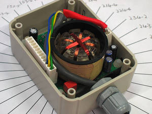 This device is a combined inclinometer and compass. It uses a fluxgate sensor, with the ferrite core floating in liquid, and is made by Autonnic Research Ltd.