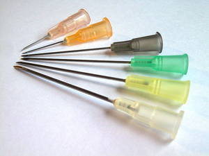 6 hypodermic needles on luer connectors