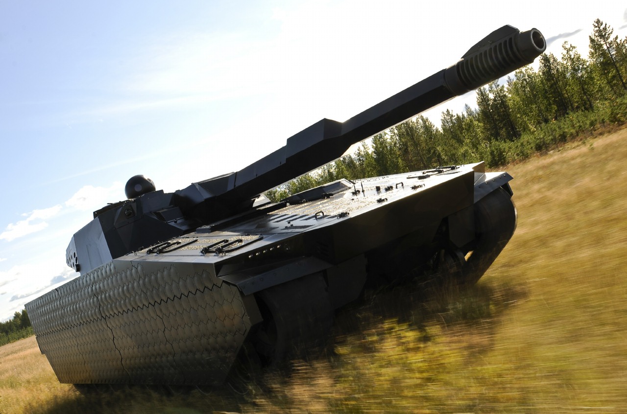Tank with Adaptiv camouflage