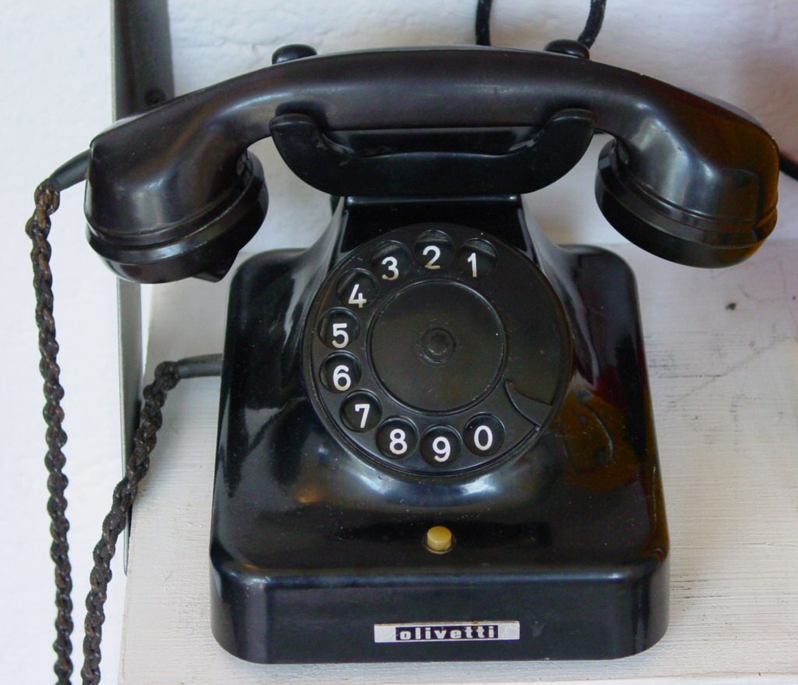 Rotary dial telephone