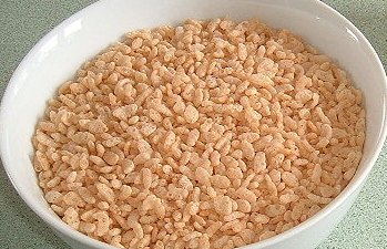 The ingredients for making Rice Krispies cakes