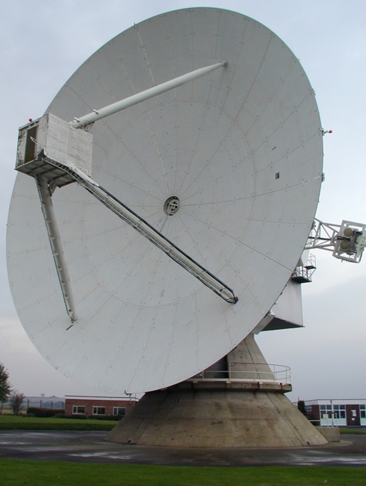 The 25 metre steerable antenna at the Chilbolton Observatory.