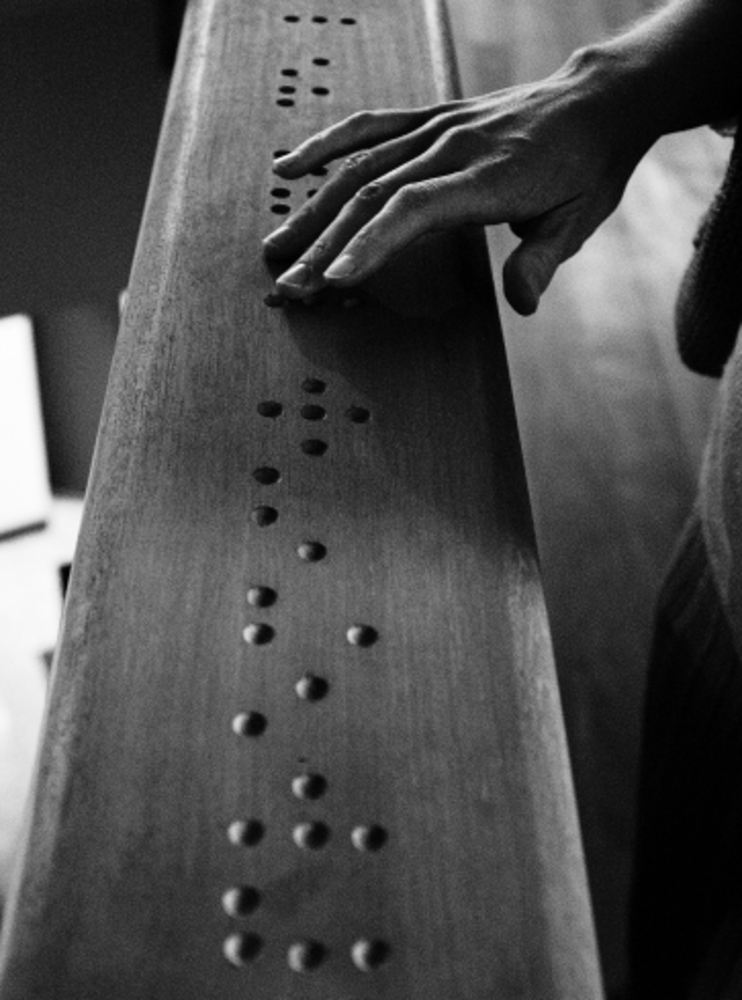 Braille reading 'premier'