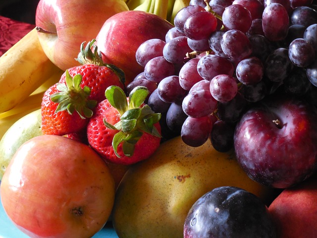 Collection of fruits in a fruit bowl