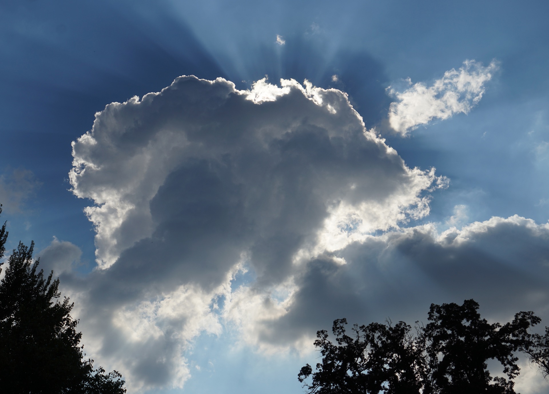 Crepuscular rays emerging from behind a cloud