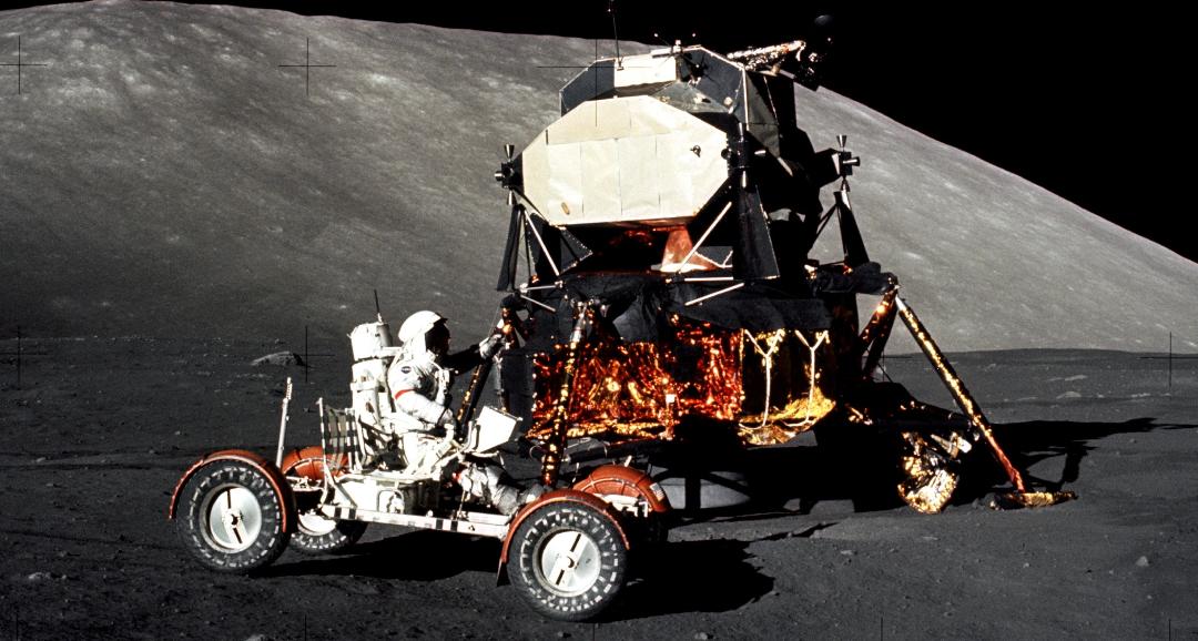 Lunar buggy and lander on the Moon's surface