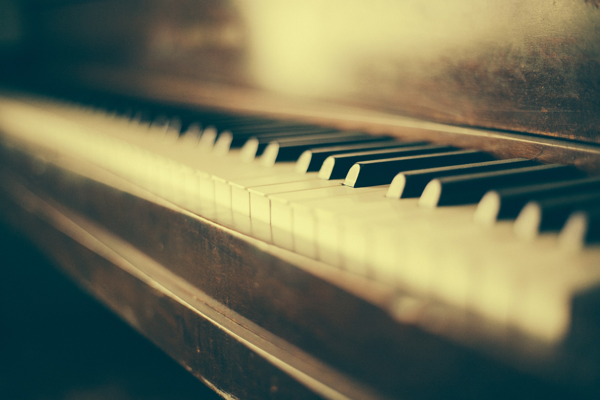 this is a picture of a piano keyboard