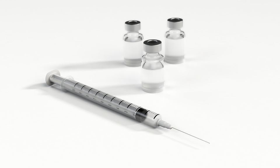 this is a picture of a syringe and needle