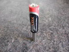 Battery and magnet