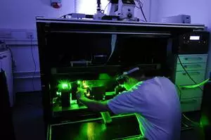 laser tweezer hologram machine