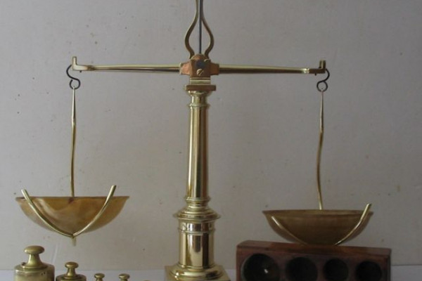 Balance scales