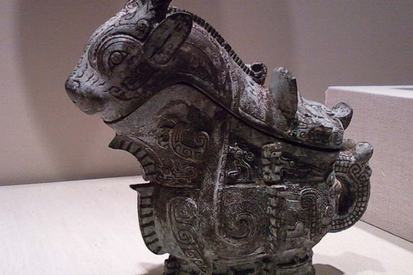Chinese ritual wine server (guang) from 1100 BCE