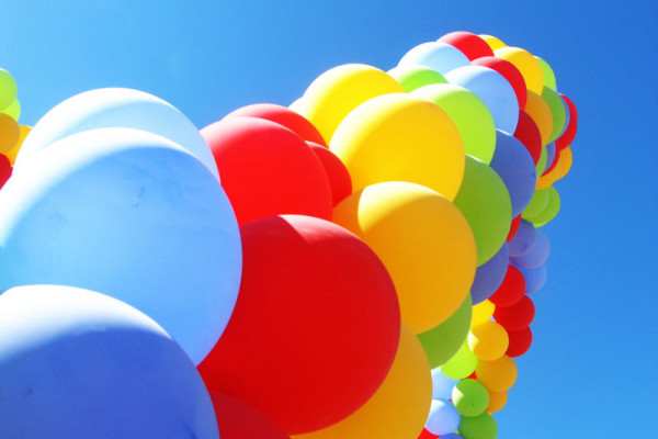 An arch of colourful party balloons