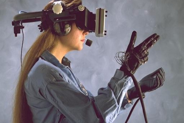 Classic Virtual reality head mounted display with glove