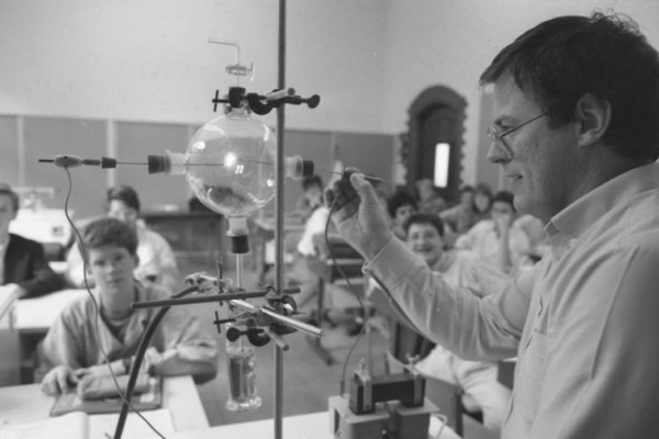 Chemistry lesson at a German Gymnasium, Bonn, 1988