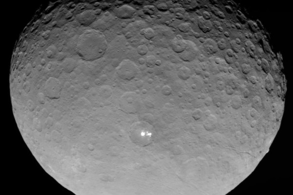 The dwarf planet Ceres photographed by the Dawn spacecraft