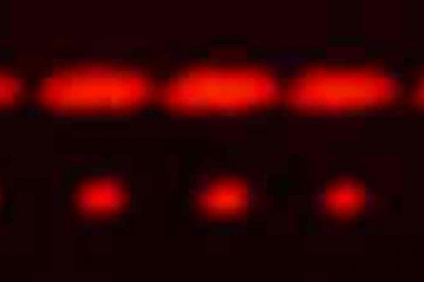 2-slit (top) and 5-slit diffraction of red laser light