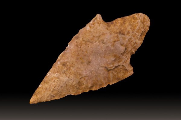 Neolithic arrowhead from Saint-Léons, Aveyron, France