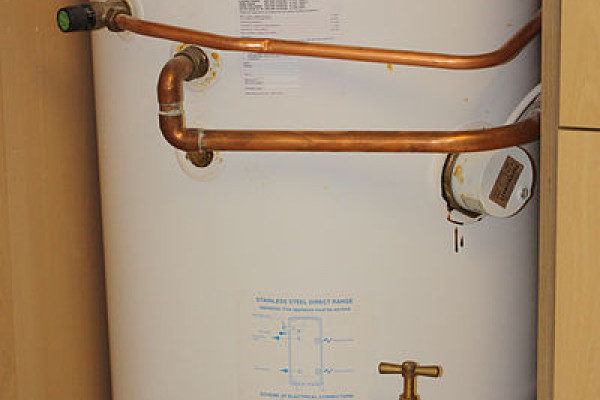 Hot water tank