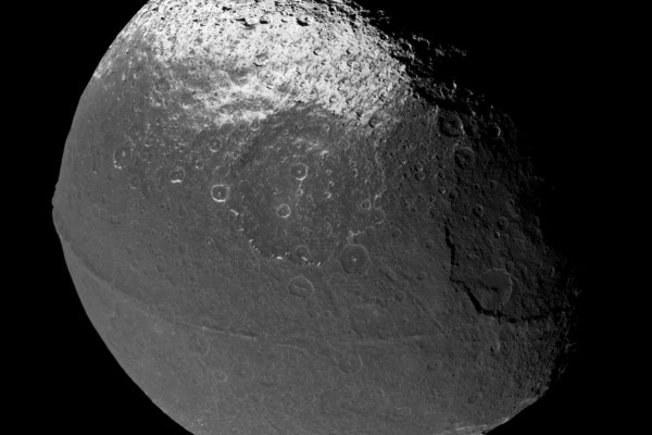 Mosaic of Iapetus images taken by the Cassini spacecraft, Dec. 31, 2004. Photomosaic assembled by Matt McIrvin.