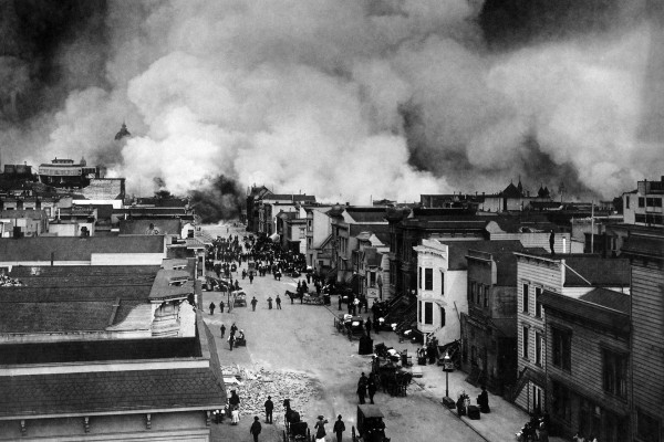 San Francisco Mission District burning in the aftermath of the San Francisco Earthquake of 1906.