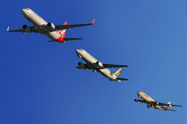 3 passenger aircraft in convoy