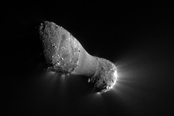  This image shows a close-up view of comet 103P/Hartley 2. It was taken by NASA's EPOXI mission, which flew past the comet on 4 November 2011. Comet 103P/Hartley 2 is a Jupiter-Family comet, with an orbital period of 6.46 years and perihelion near the...