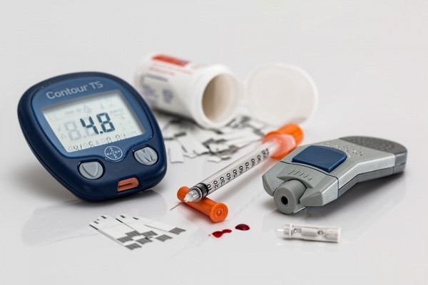 Paraphernalia needed by diabetics to control blood sugar
