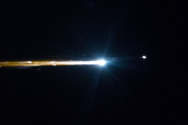 Soyuz TMA-05M (descent module) beginning to re-enter the Earth's atmosphere on Nov. 19 leaving a plasma trail