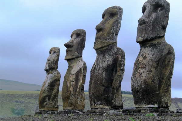 Rapa Nui statues