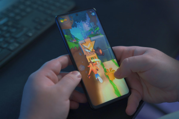 A person playing crash bandicoot on a smart phone