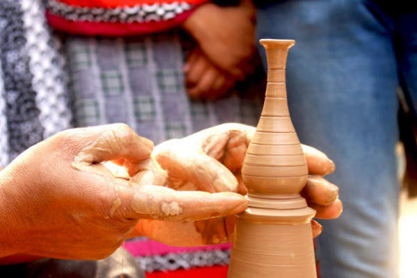 pottery making, artisan, maker movement