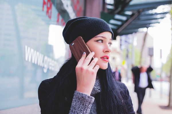 Woman speaking on a mobile phone