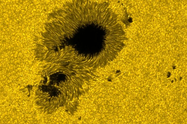 Granules-like structure of surface of sun and sunspots (size around 20'000km). Visible light. Taken by Hinode's Solar Optical Telescope (SOT).