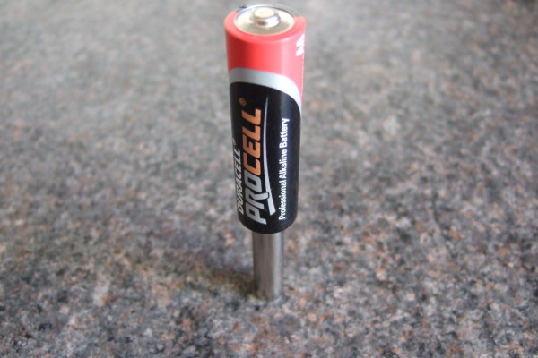 Battery and magnet