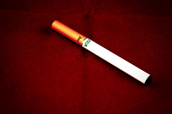 First generation electronic cigarette resembling a tobacco cigarette