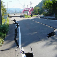 Damage to the Yamabe bridge in the 2004 earthquake at Chuetsu, Japan