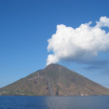 Volcanic eruptions of Stromboli in 2004