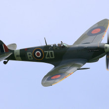 Spitfire LF Mk IX, MH434, flown by Ray Hanna in 2005. This aircraft shot down a Fw 190 in 1943 while serving with 222 Squadron RAF.