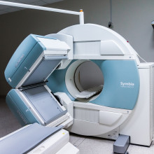 photo of an MRI scanner