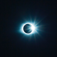 Image of the Sun's halo as moon passes by