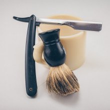 Razor for shaving