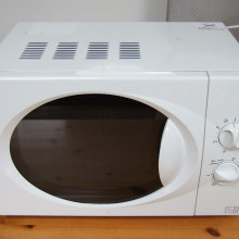 A microwave oven