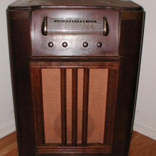Picture of a Truetone brand old-fashioned radio