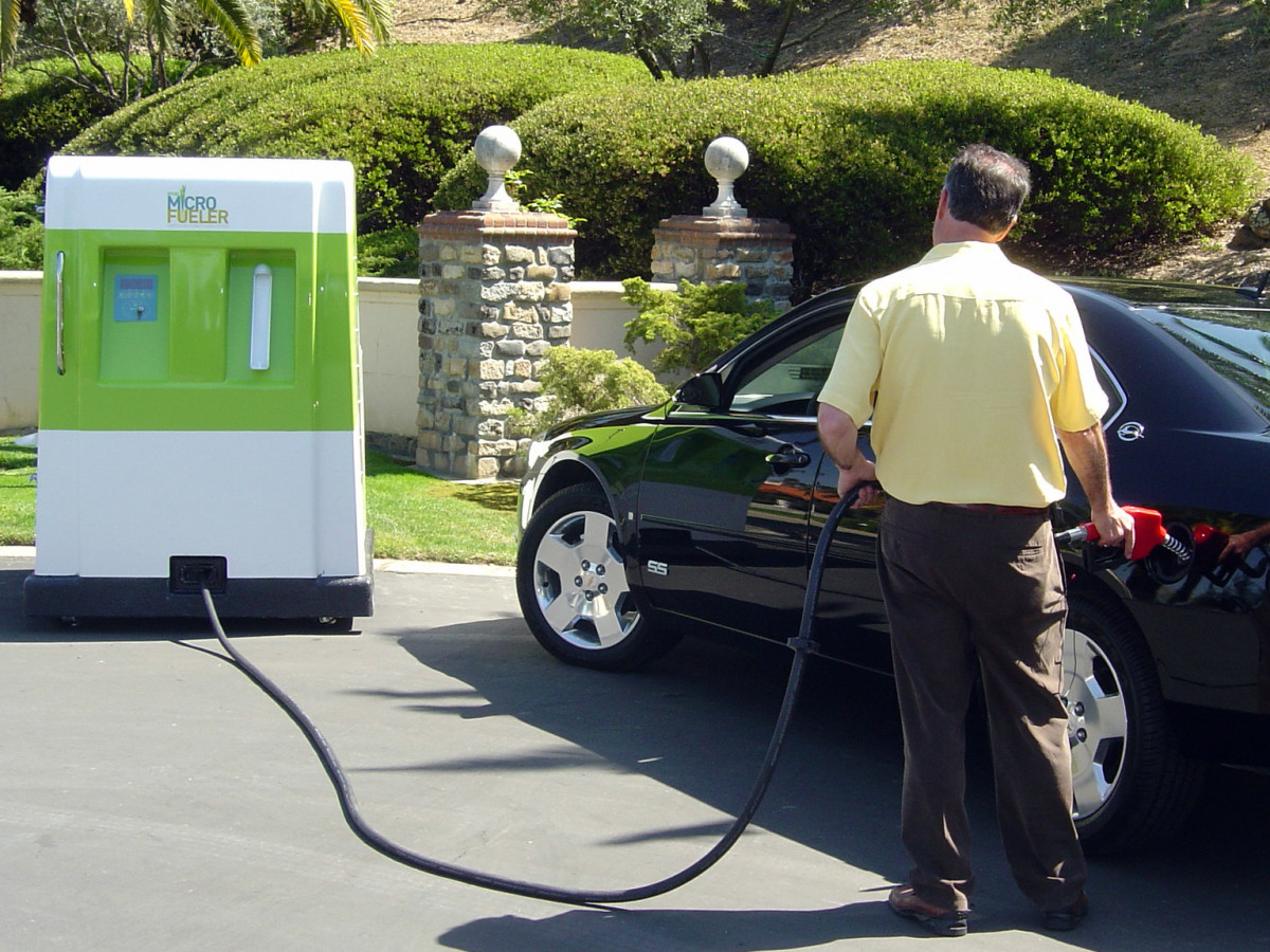 Где используют автомобиль. Биотопливо для автомобилей. Автомобиль на биодизеле. Автомобили на биодизельном топливе. Автомобиль на этаноле.