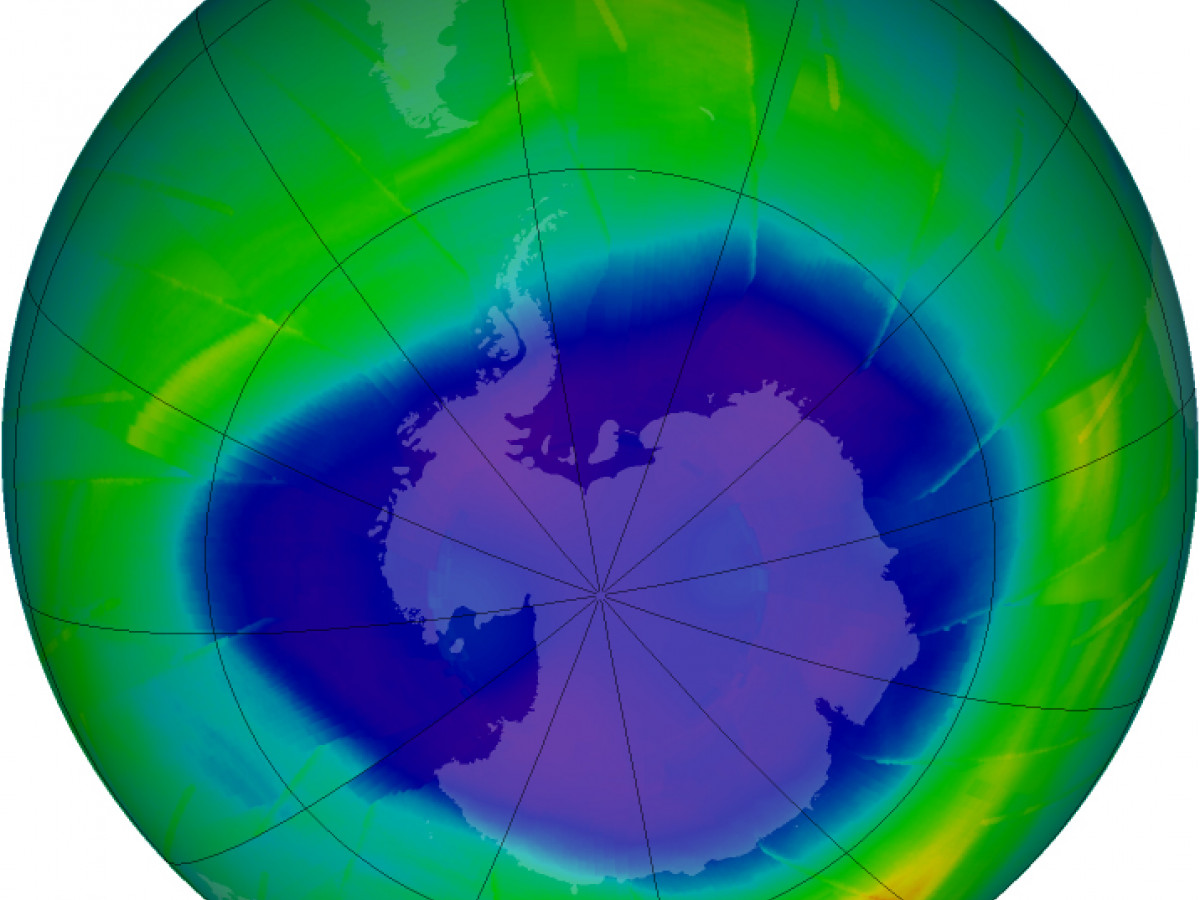 Ozone depletion. Озоновая дыра над Антарктидой. Озоновая дыра над Антарктидой 1985. Озоновые дыры 2022. Озоновая дыра над Арктикой.
